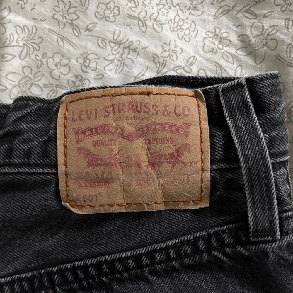 Levi's Black High-Rise Distressed Denim Shorts - Picture 3 of 4